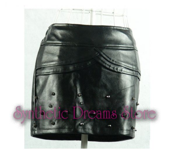 0002 - Saia de Couro com Spikes